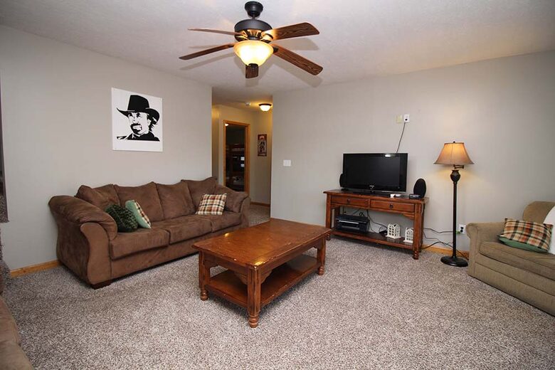 Norris Lake Waterfront Cabin - Sleeps 25 - La Follette, Tennessee