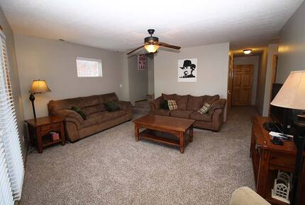 Norris Lake Waterfront Cabin - Sleeps 25 - La Follette, Tennessee