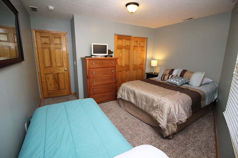 Norris Lake Waterfront Cabin - Sleeps 25 - La Follette, Tennessee