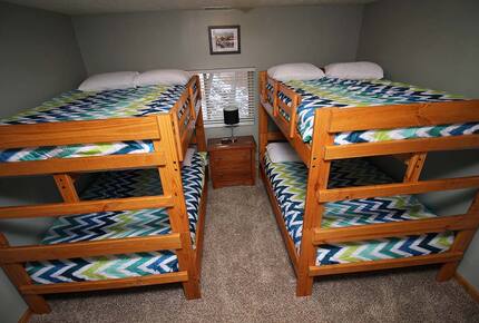 Norris Lake Waterfront Cabin - Sleeps 25 - La Follette, Tennessee