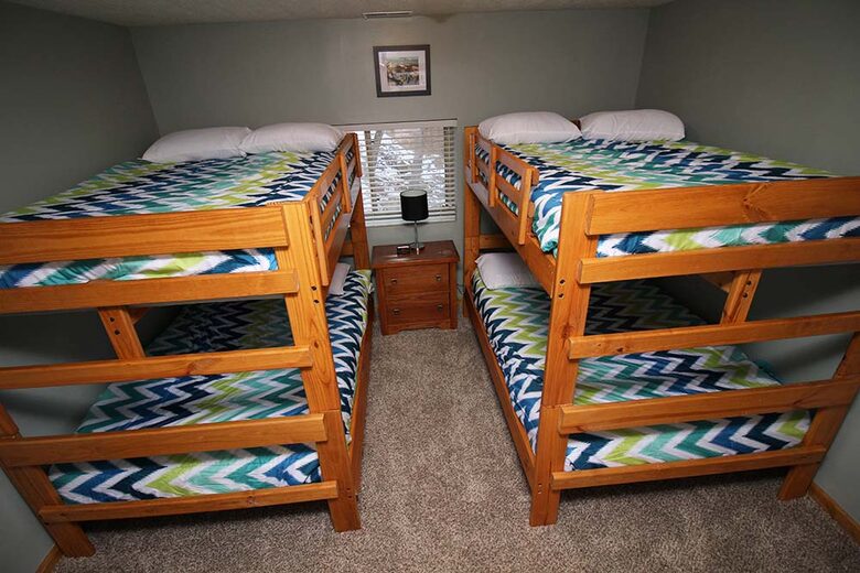 Norris Lake Waterfront Cabin - Sleeps 25 - La Follette, Tennessee