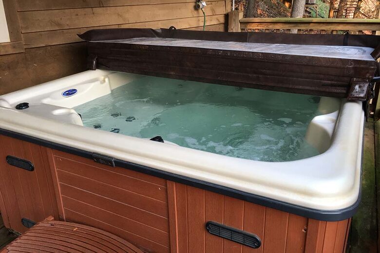 Norris Lake Waterfront Cabin - Sleeps 25 - La Follette, Tennessee