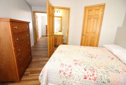 Norris Lake Waterfront Cabin - Sleeps 25 - La Follette, Tennessee