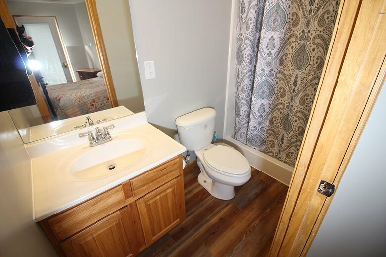 Norris Lake Waterfront Cabin - Sleeps 25 - La Follette, Tennessee