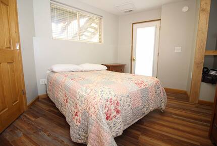 Norris Lake Waterfront Cabin - Sleeps 25 - La Follette, Tennessee