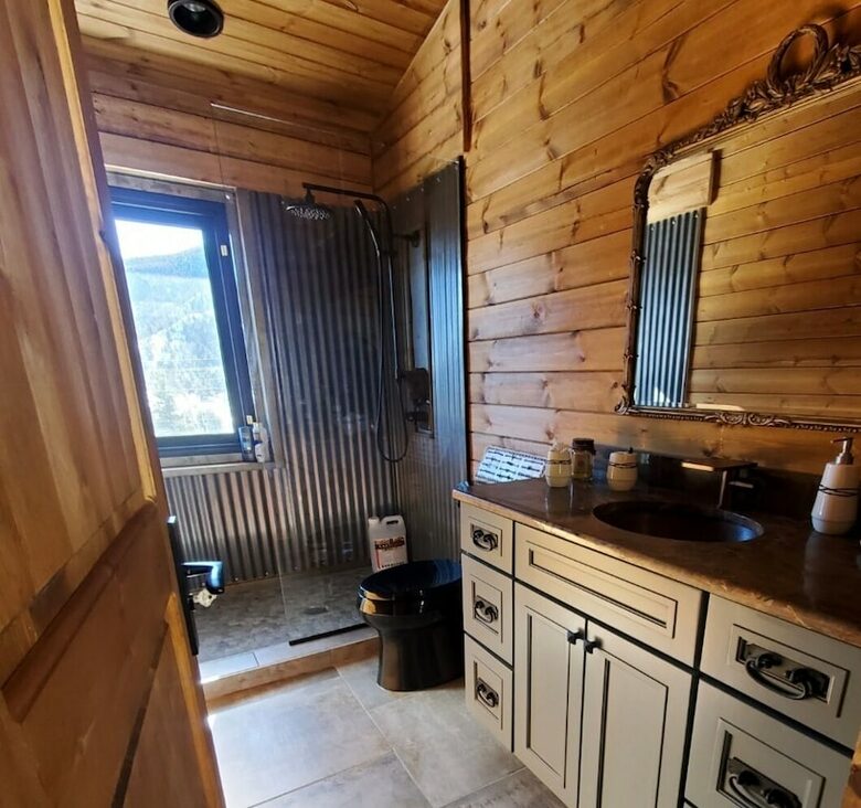 Cozy Mountain Chalet at Chalk Creek Canyon - Nathrop, Colorado