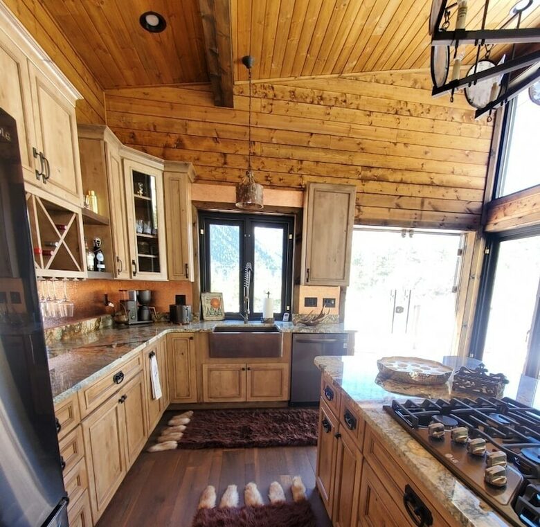 Cozy Mountain Chalet at Chalk Creek Canyon - Nathrop, Colorado
