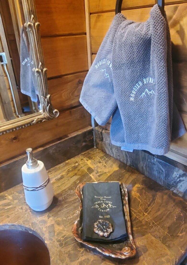 Cozy Mountain Chalet at Chalk Creek Canyon - Nathrop, Colorado