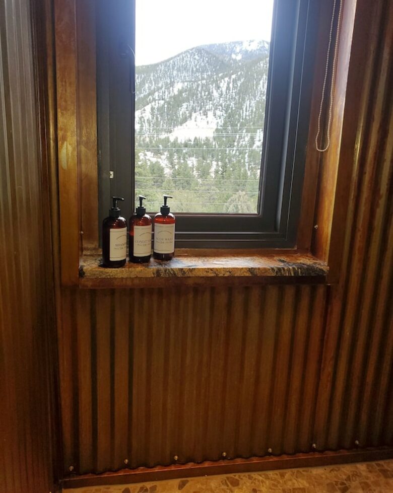 Cozy Mountain Chalet at Chalk Creek Canyon - Nathrop, Colorado