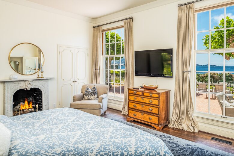 Stunning Pebble Beach Golf Course and Oceanfront Estate - Pebble Beach, California