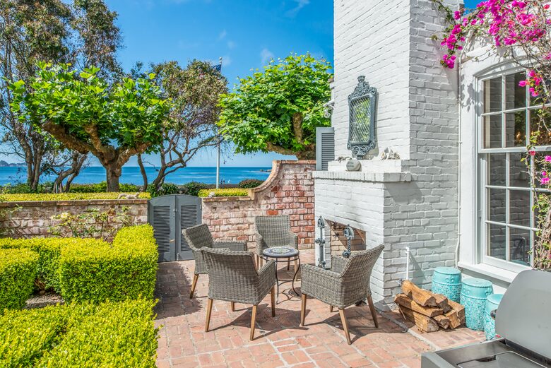 Stunning Pebble Beach Golf Course and Oceanfront Estate - Pebble Beach, California