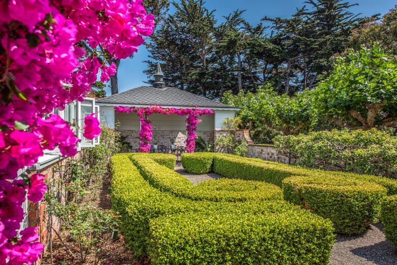 Stunning Pebble Beach Golf Course and Oceanfront Estate - Pebble Beach, California