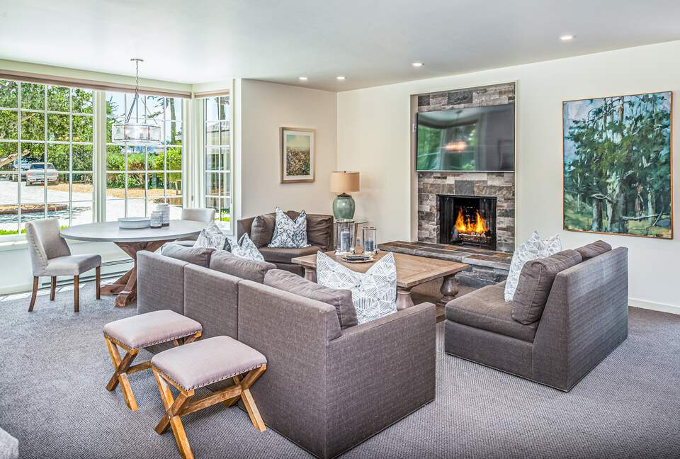 Stunning Pebble Beach Golf Course and Oceanfront Estate - Pebble Beach, California