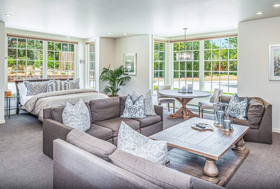 Stunning Pebble Beach Golf Course and Oceanfront Estate - Pebble Beach, California