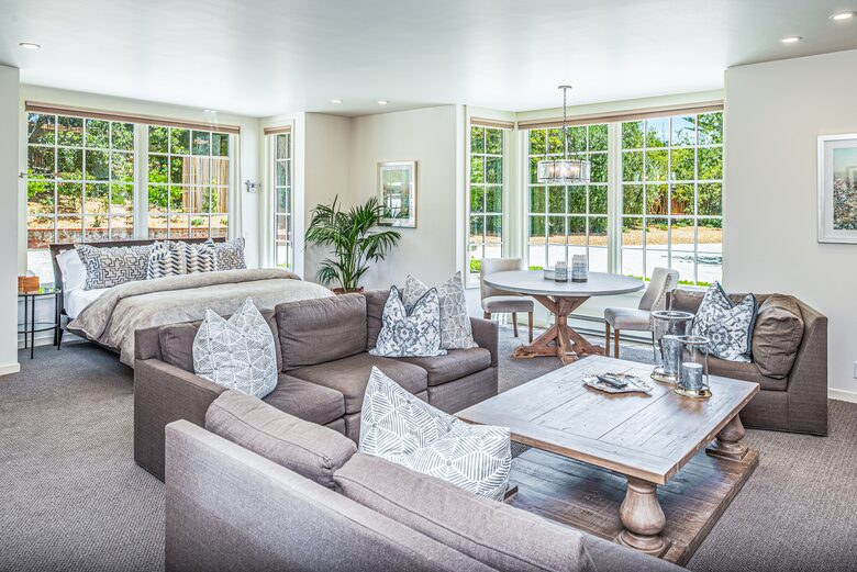 Stunning Pebble Beach Golf Course and Oceanfront Estate - Pebble Beach, California