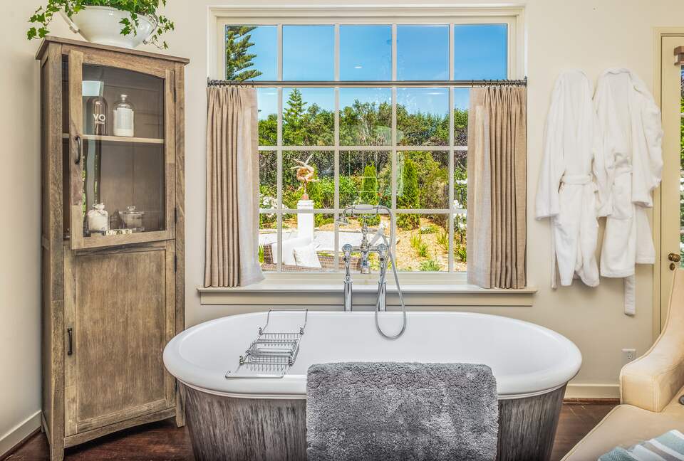 Stunning Pebble Beach Golf Course and Oceanfront Estate - Pebble Beach, California