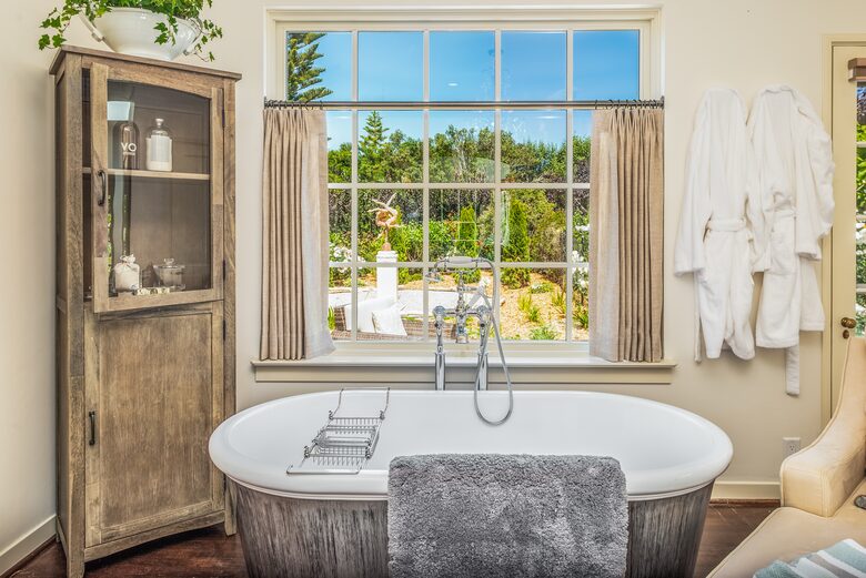 Stunning Pebble Beach Golf Course and Oceanfront Estate - Pebble Beach, California