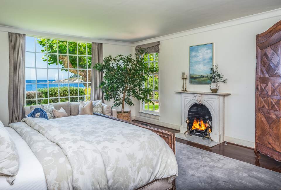 Stunning Pebble Beach Golf Course and Oceanfront Estate - Pebble Beach, California