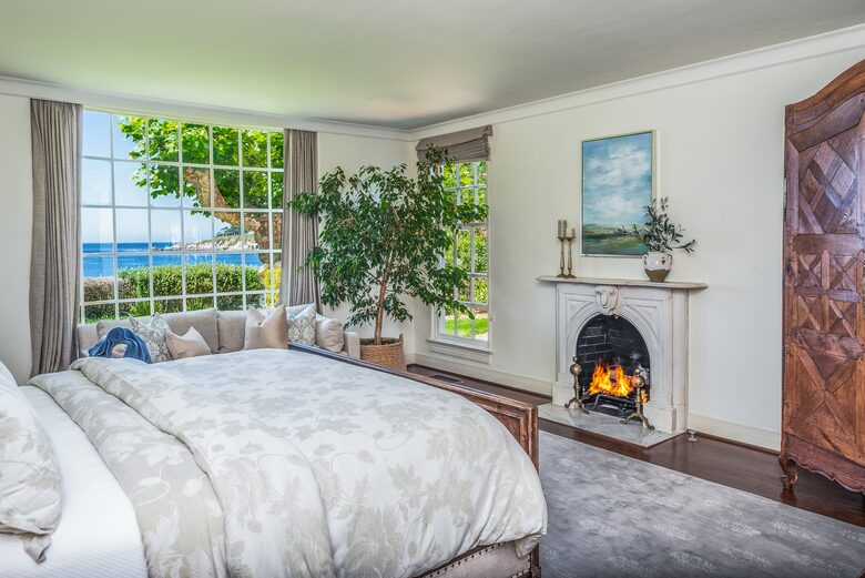 Stunning Pebble Beach Golf Course and Oceanfront Estate - Pebble Beach, California