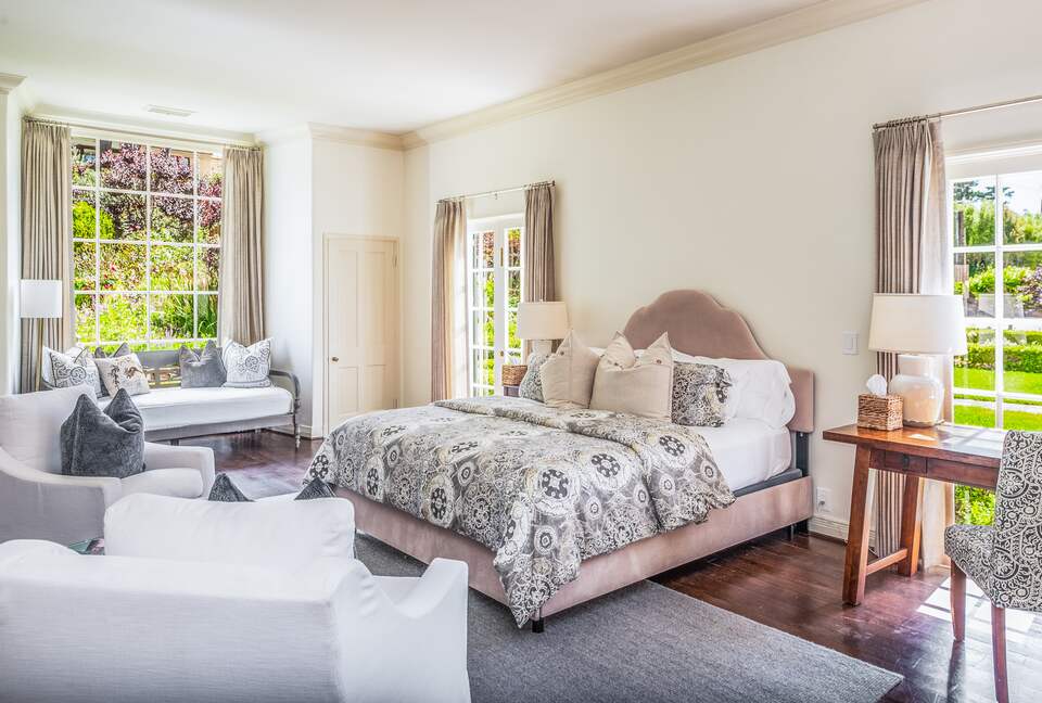 Stunning Pebble Beach Golf Course and Oceanfront Estate - Pebble Beach, California