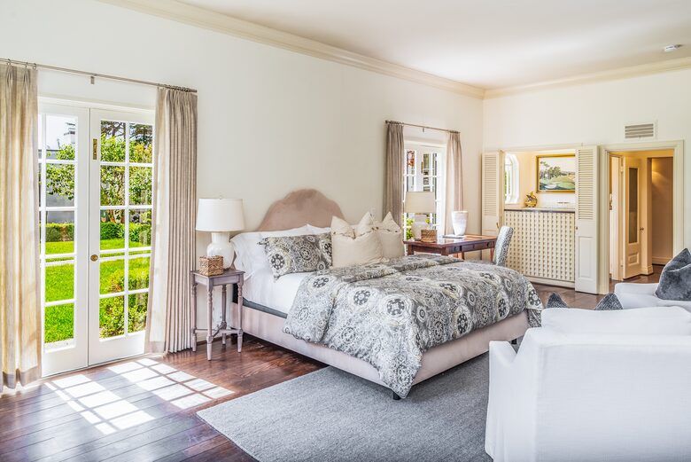 Stunning Pebble Beach Golf Course and Oceanfront Estate - Pebble Beach, California