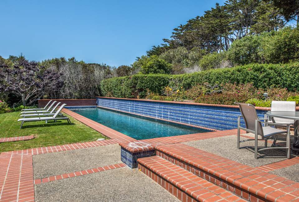 Stunning Pebble Beach Golf Course and Oceanfront Estate - Pebble Beach, California