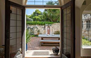 Seastone Villa By The Sea