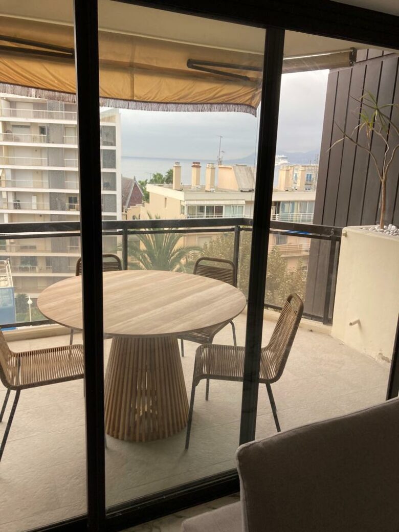Fantastic apartment steps from Promenade La Croisette - Cannes, France