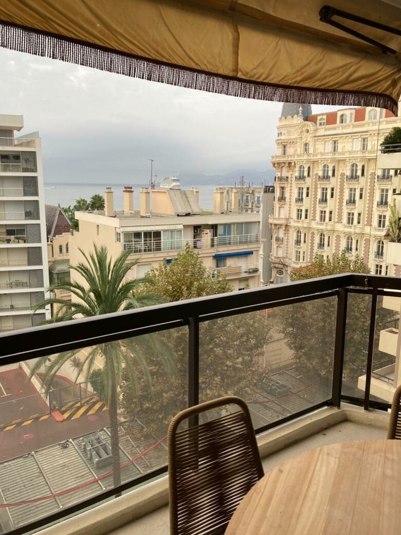 Fantastic apartment steps from Promenade La Croisette - Cannes, France
