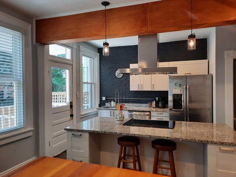 Charming Townhouse in Richmond's Fan District - Walker's Paradise! - Richmond, Virginia