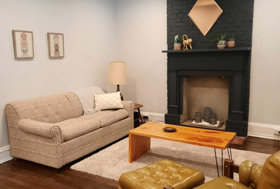 Charming Townhouse in Richmond's Fan District - Walker's Paradise! - Richmond, Virginia