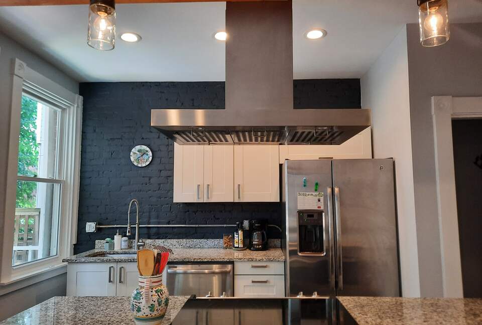 Charming Townhouse in Richmond's Fan District - Walker's Paradise! - Richmond, Virginia