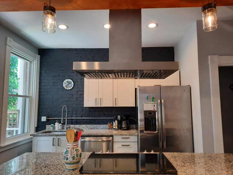 Charming Townhouse in Richmond's Fan District - Walker's Paradise! - Richmond, Virginia