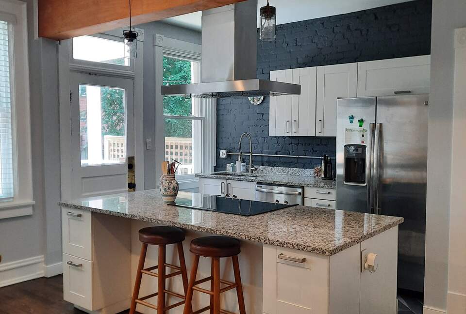 Charming Townhouse in Richmond's Fan District - Walker's Paradise! - Richmond, Virginia