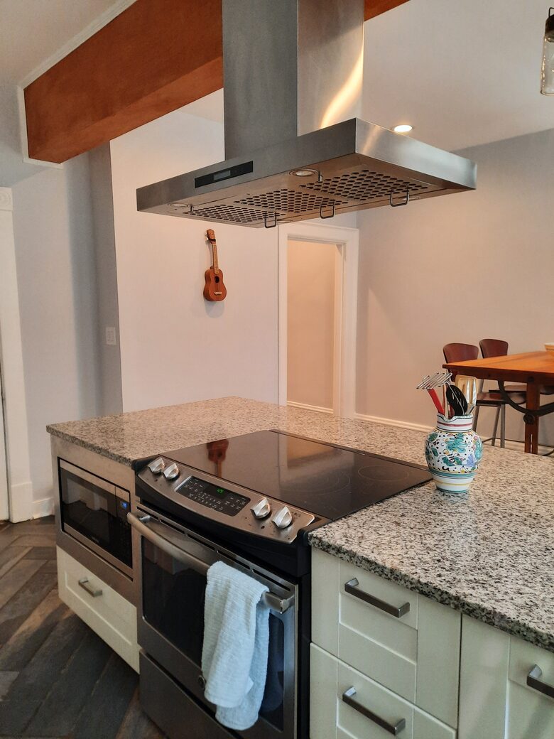 Charming Townhouse in Richmond's Fan District - Walker's Paradise! - Richmond, Virginia