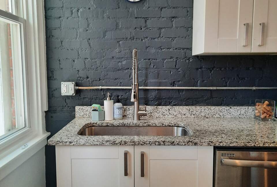 Charming Townhouse in Richmond's Fan District - Walker's Paradise! - Richmond, Virginia