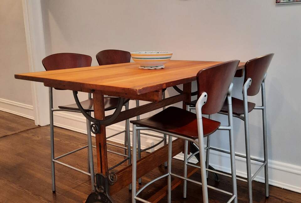 Charming Townhouse in Richmond's Fan District - Walker's Paradise! - Richmond, Virginia