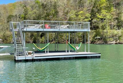 Norris Lake Waterfront Cabin - Sleeps 25 - La Follette, Tennessee
