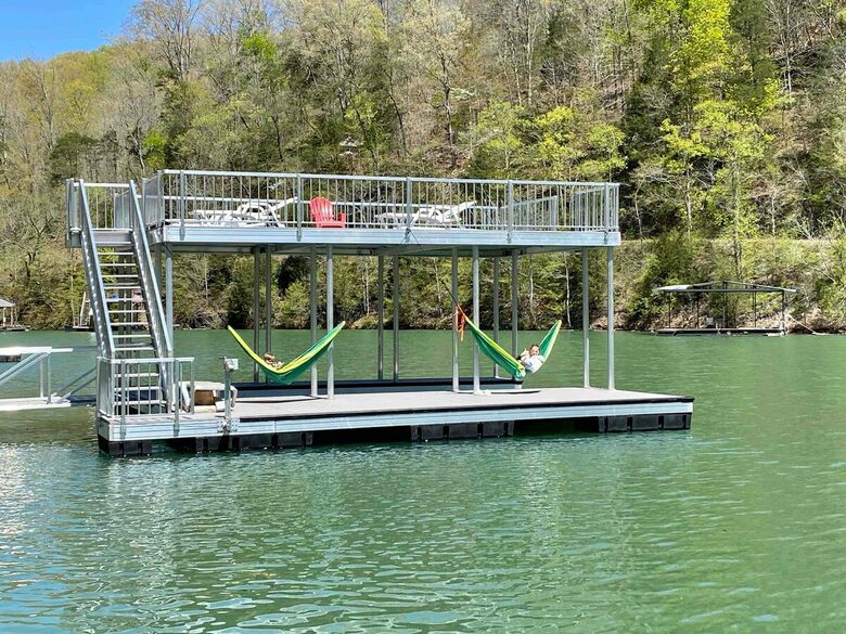 Norris Lake Waterfront Cabin - Sleeps 25 - La Follette, Tennessee