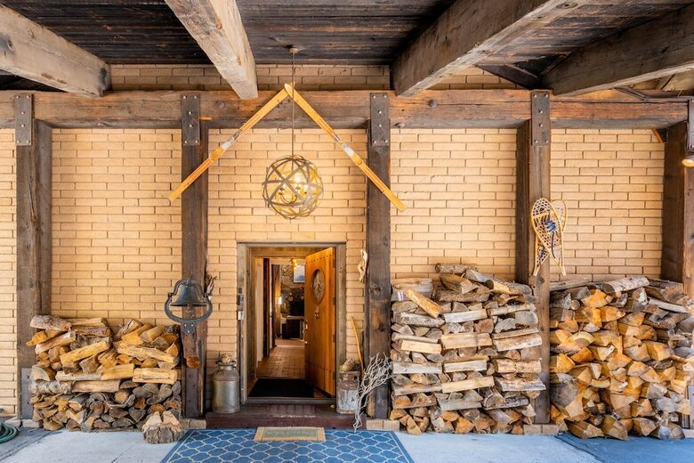 Quintessential Mountain Chalet On 10 Acres - Truckee, California