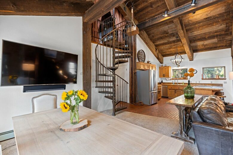 Quintessential Mountain Chalet On 10 Acres - Truckee, California