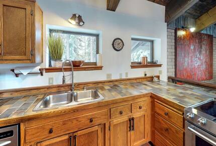 Quintessential Mountain Chalet On 10 Acres - Truckee, California