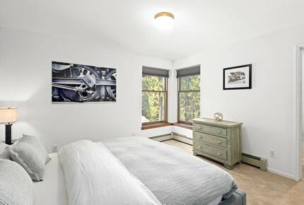 Quintessential Mountain Chalet On 10 Acres - Truckee, California