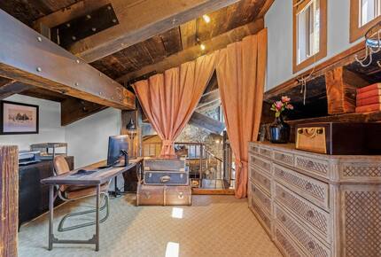 Quintessential Mountain Chalet On 10 Acres - Truckee, California