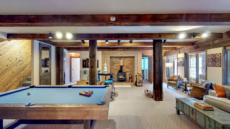 Quintessential Mountain Chalet On 10 Acres - Truckee, California