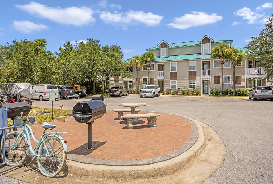 Charming 2 Bedroom 30A Beach Retreat - Santa Rosa Beach, Florida