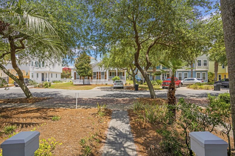 Charming 2 Bedroom 30A Beach Retreat - Santa Rosa Beach, Florida