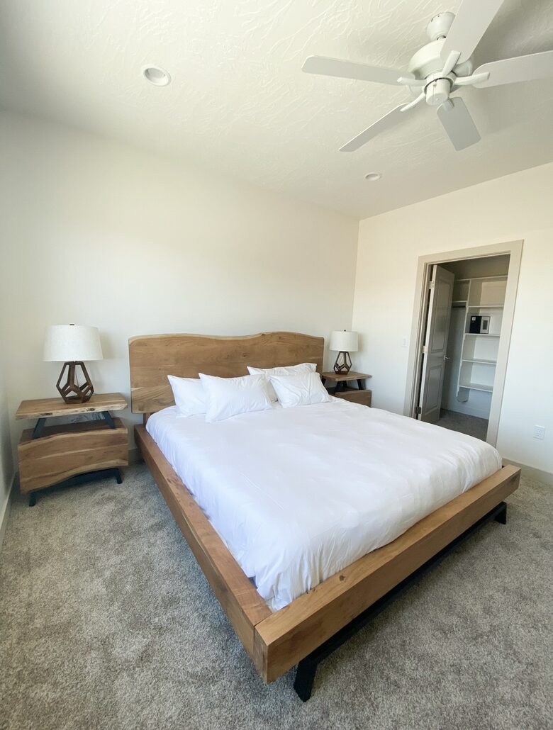 Stylish 3-bedroom Townhouse Near St. George with Hot Tub and Mountain Views - Santa Clara, Utah