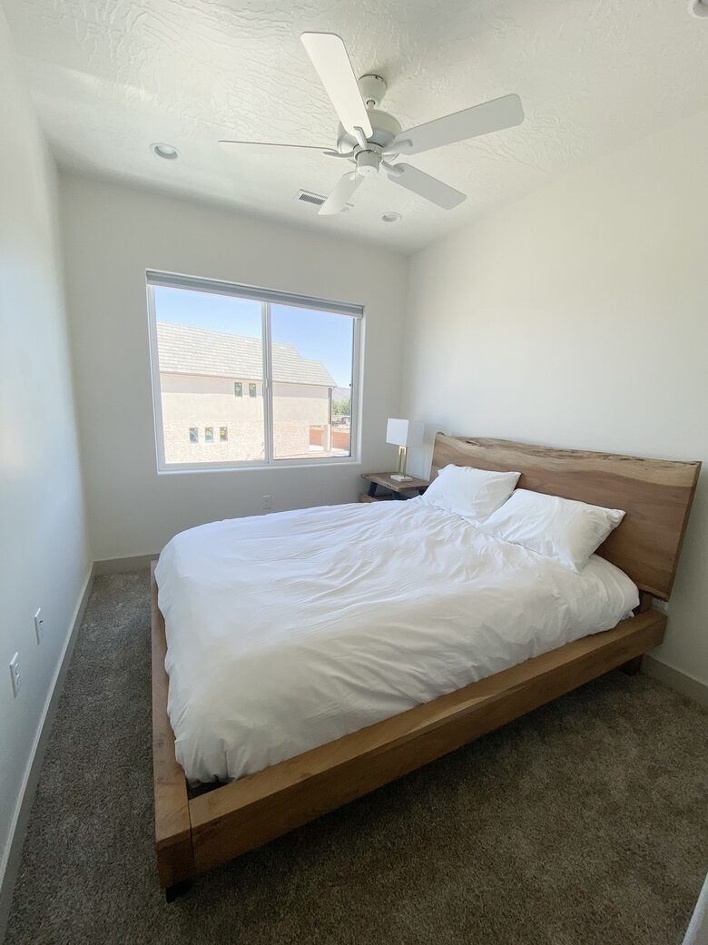 Stylish 3-bedroom Townhouse Near St. George with Hot Tub and Mountain Views - Santa Clara, Utah