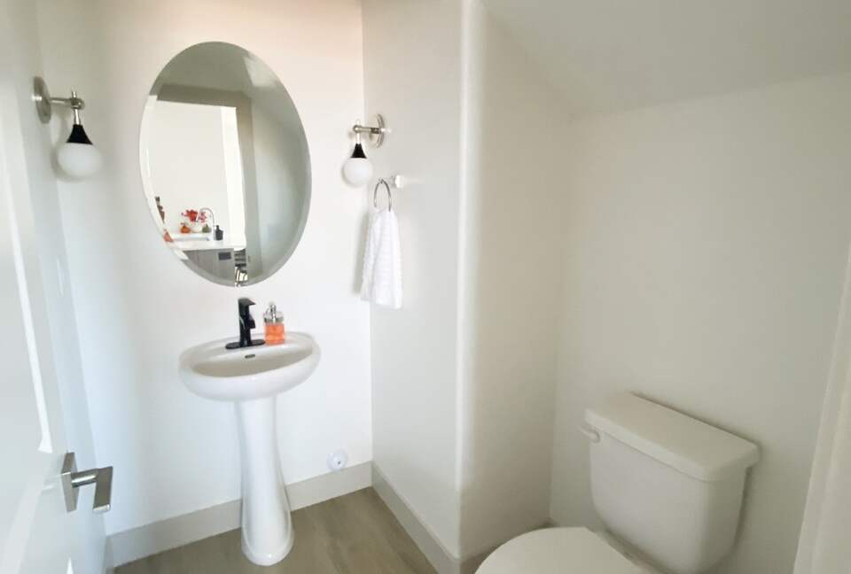 Stylish 3-bedroom Townhouse Near St. George with Hot Tub and Mountain Views - Santa Clara, Utah